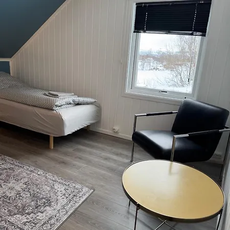 Comfortable House In Lyngen Vila Oksvik