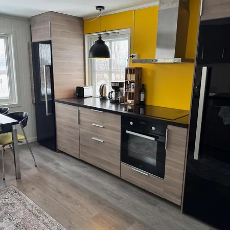 Comfortable House In Lyngen Vila Oksvik