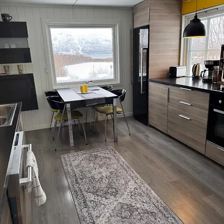 Vila Comfortable House In Lyngen Oksvik