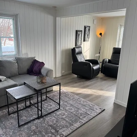 Comfortable House In Lyngen Villaer *