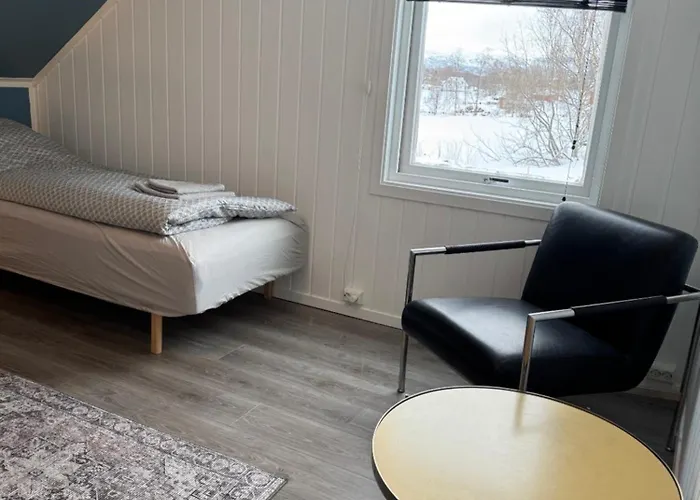 Comfortable House In Lyngen Villaer Oksvik