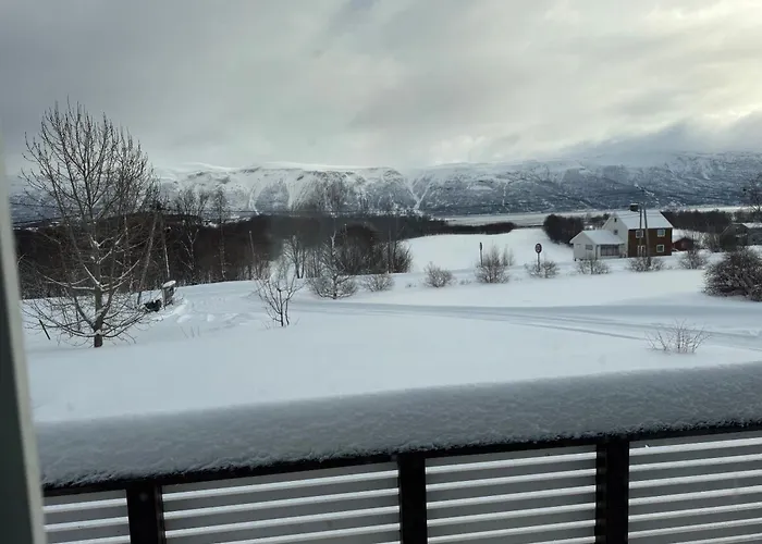 Comfortable House In Lyngen Villaer *
