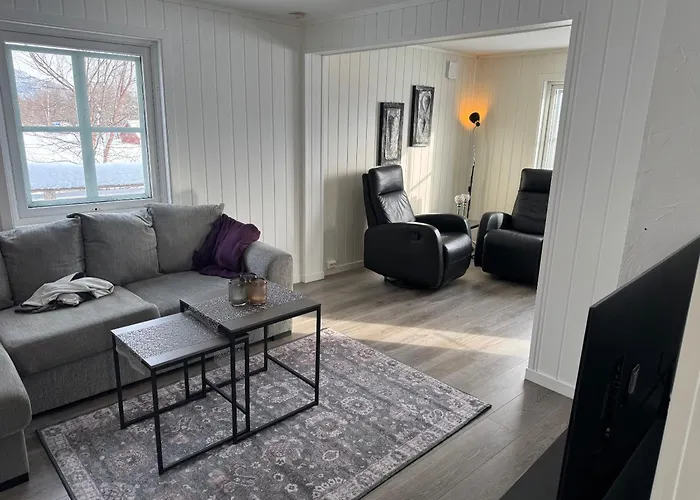 Comfortable House In Lyngen Villaer *